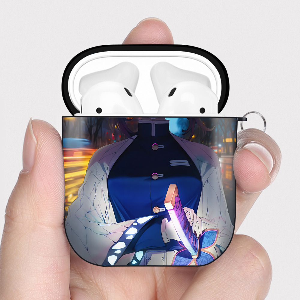 （画像用） 鬼滅の刃（きめつのやいば）蟲柱-胡蝶 しのぶ／こちょう しのぶ Kochou Shinobu AirPods 第2世代保護ケース ハードシェル ブラック 耐衝撃・防指紋・カラビナ付き