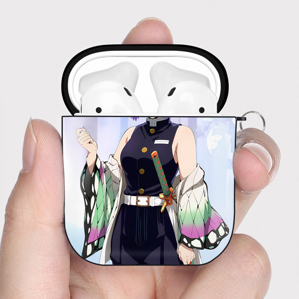 （画像用） 鬼滅の刃（きめつのやいば）蟲柱-胡蝶 しのぶ／こちょう しのぶ Kochou Shinobu AirPods 第2世代保護ケース ハードシェル ブラック 耐衝撃・防指紋・カラビナ付き