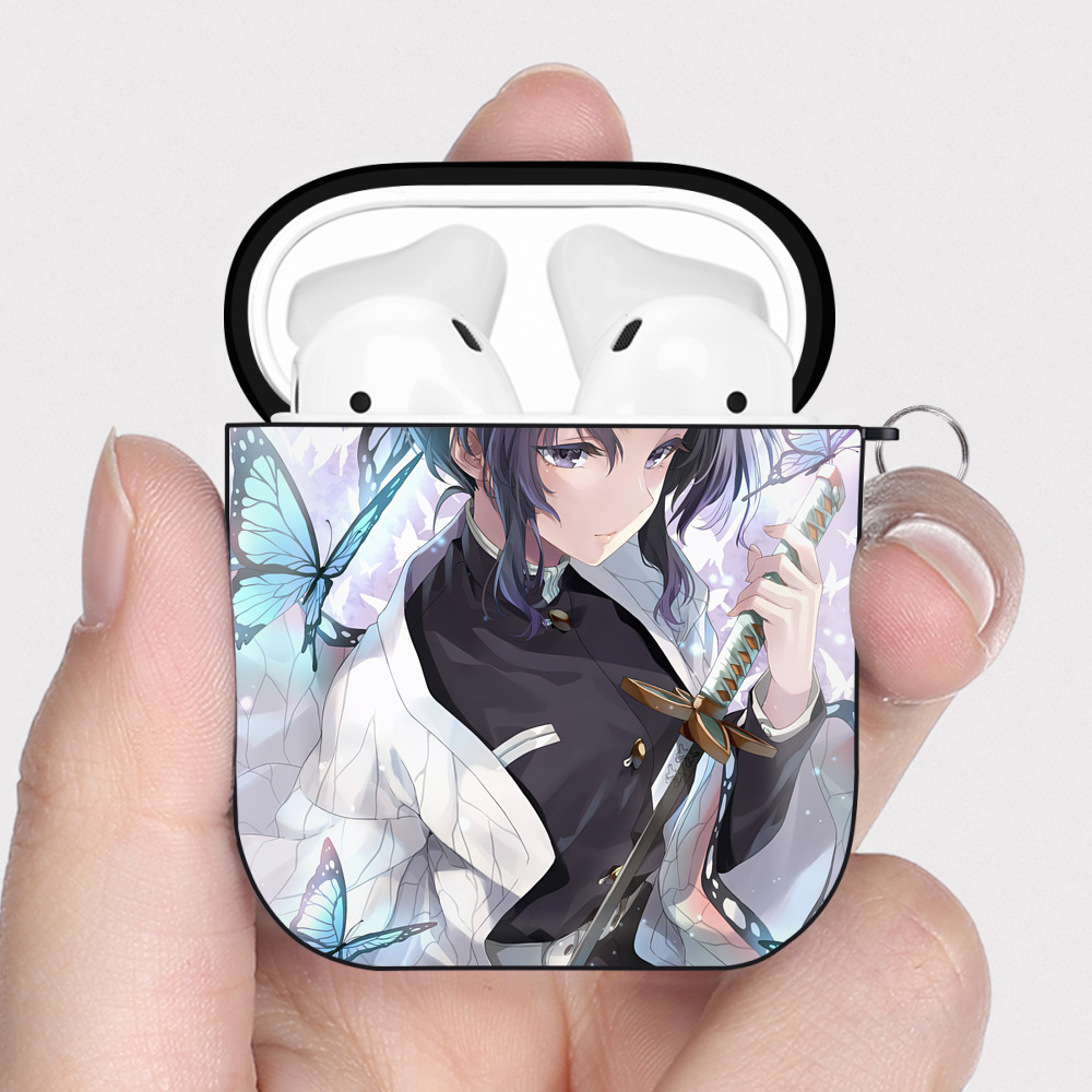 （画像用） 鬼滅の刃（きめつのやいば）蟲柱-胡蝶 しのぶ／こちょう しのぶ Kochou Shinobu AirPods 第2世代保護ケース ハードシェル ブラック 耐衝撃・防指紋・カラビナ付き