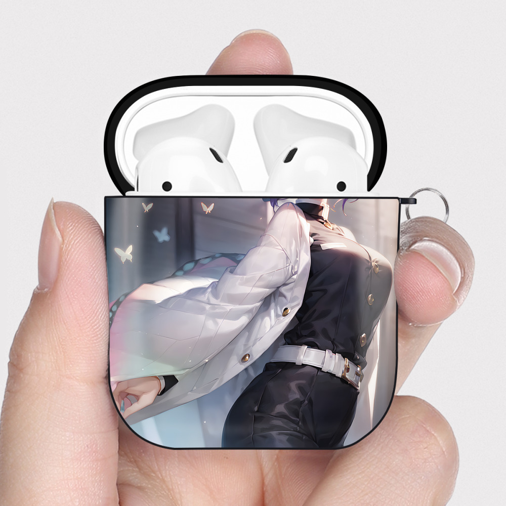 （画像用） 鬼滅の刃（きめつのやいば）蟲柱-胡蝶 しのぶ／こちょう しのぶ Kochou Shinobu AirPods 第2世代保護ケース ハードシェル ブラック 耐衝撃・防指紋・カラビナ付き