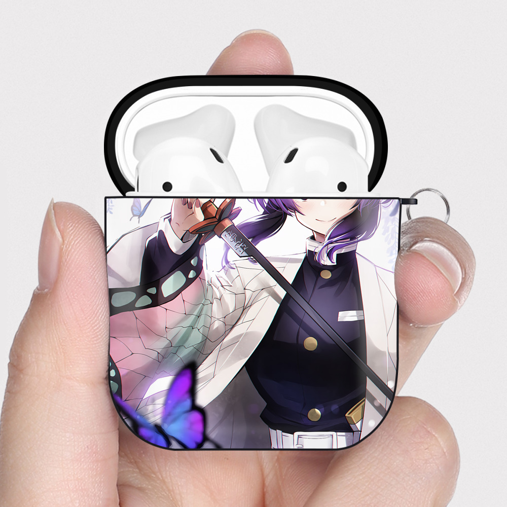 （画像用） 鬼滅の刃（きめつのやいば）蟲柱-胡蝶 しのぶ／こちょう しのぶ Kochou Shinobu AirPods 第2世代保護ケース ハードシェル ブラック 耐衝撃・防指紋・カラビナ付き