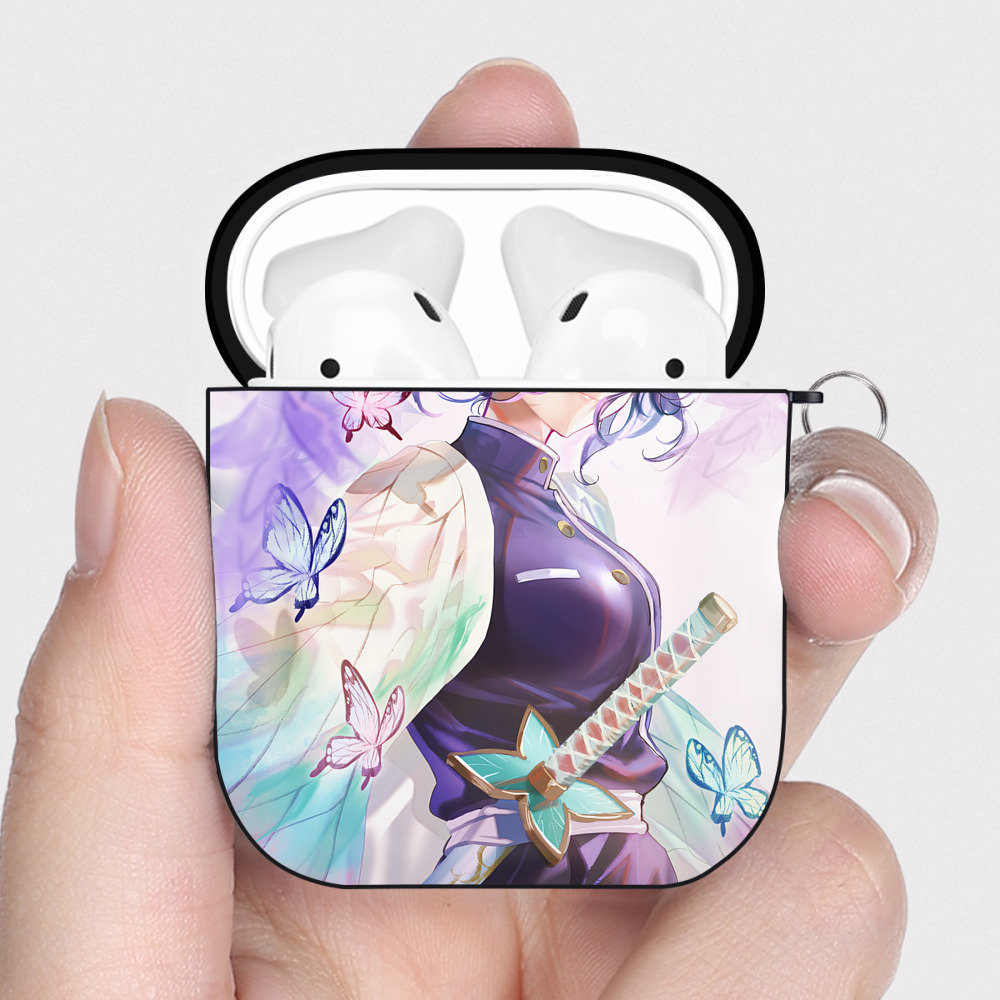 （画像用） 鬼滅の刃（きめつのやいば）蟲柱-胡蝶 しのぶ／こちょう しのぶ Kochou Shinobu AirPods 第2世代保護ケース ハードシェル ブラック 耐衝撃・防指紋・カラビナ付き