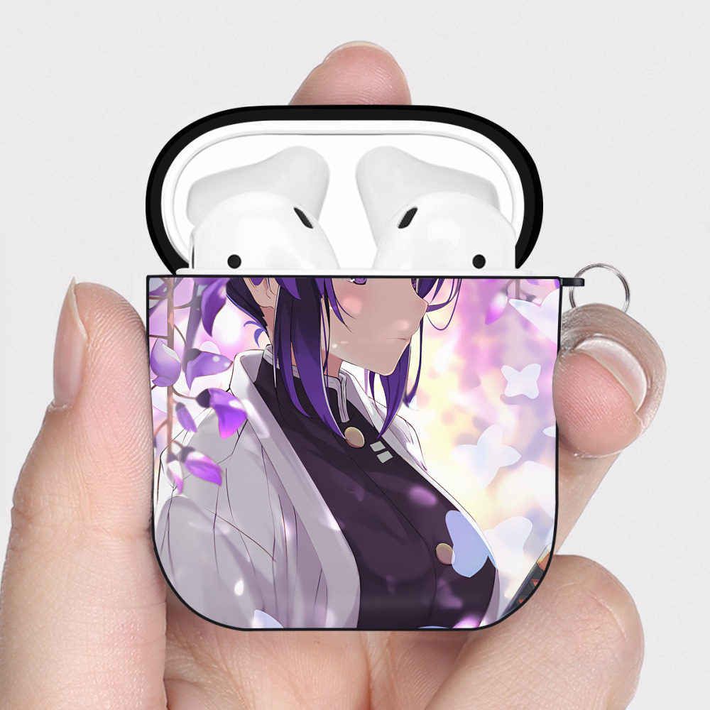 （画像用） 鬼滅の刃（きめつのやいば）蟲柱-胡蝶 しのぶ／こちょう しのぶ Kochou Shinobu AirPods 第2世代保護ケース ハードシェル ブラック 耐衝撃・防指紋・カラビナ付き