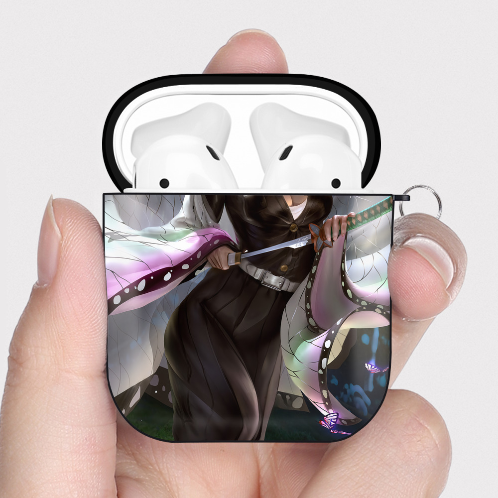 （画像用） 鬼滅の刃（きめつのやいば）蟲柱-胡蝶 しのぶ／こちょう しのぶ Kochou Shinobu AirPods 第2世代保護ケース ハードシェル ブラック 耐衝撃・防指紋・カラビナ付き