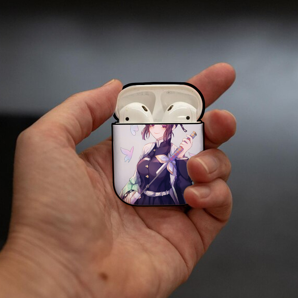 鬼滅の刃（きめつのやいば）蟲柱-胡蝶 しのぶ／こちょう しのぶ Kochou Shinobu AirPods 第2世代保護ケース ハードシェル ブラック 耐衝撃・防指紋・カラビナ付き