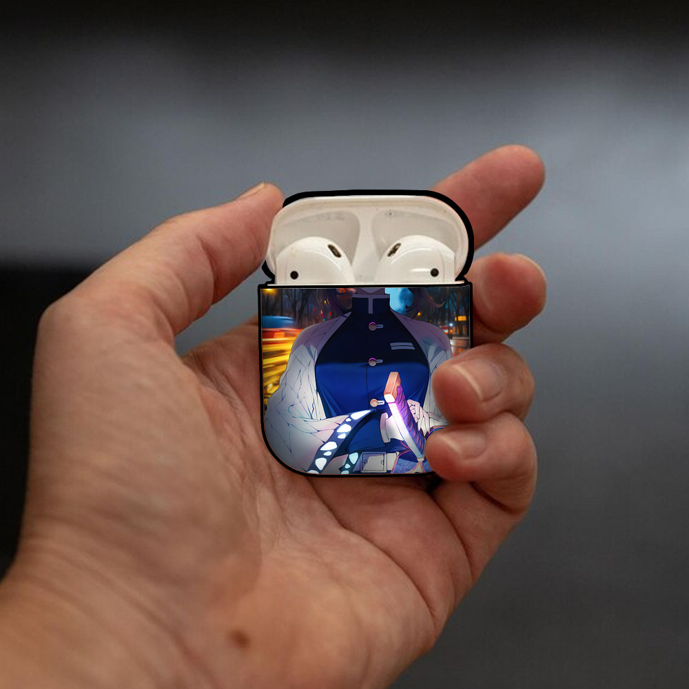 鬼滅の刃（きめつのやいば）蟲柱-胡蝶 しのぶ／こちょう しのぶ Kochou Shinobu AirPods 第2世代保護ケース ハードシェル ブラック 耐衝撃・防指紋・カラビナ付き