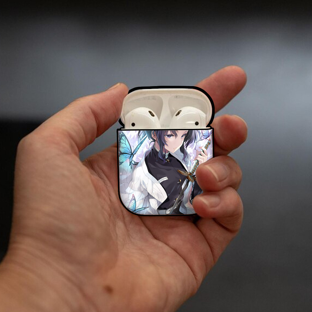 鬼滅の刃（きめつのやいば）蟲柱-胡蝶 しのぶ／こちょう しのぶ Kochou Shinobu AirPods 第2世代保護ケース ハードシェル ブラック 耐衝撃・防指紋・カラビナ付き