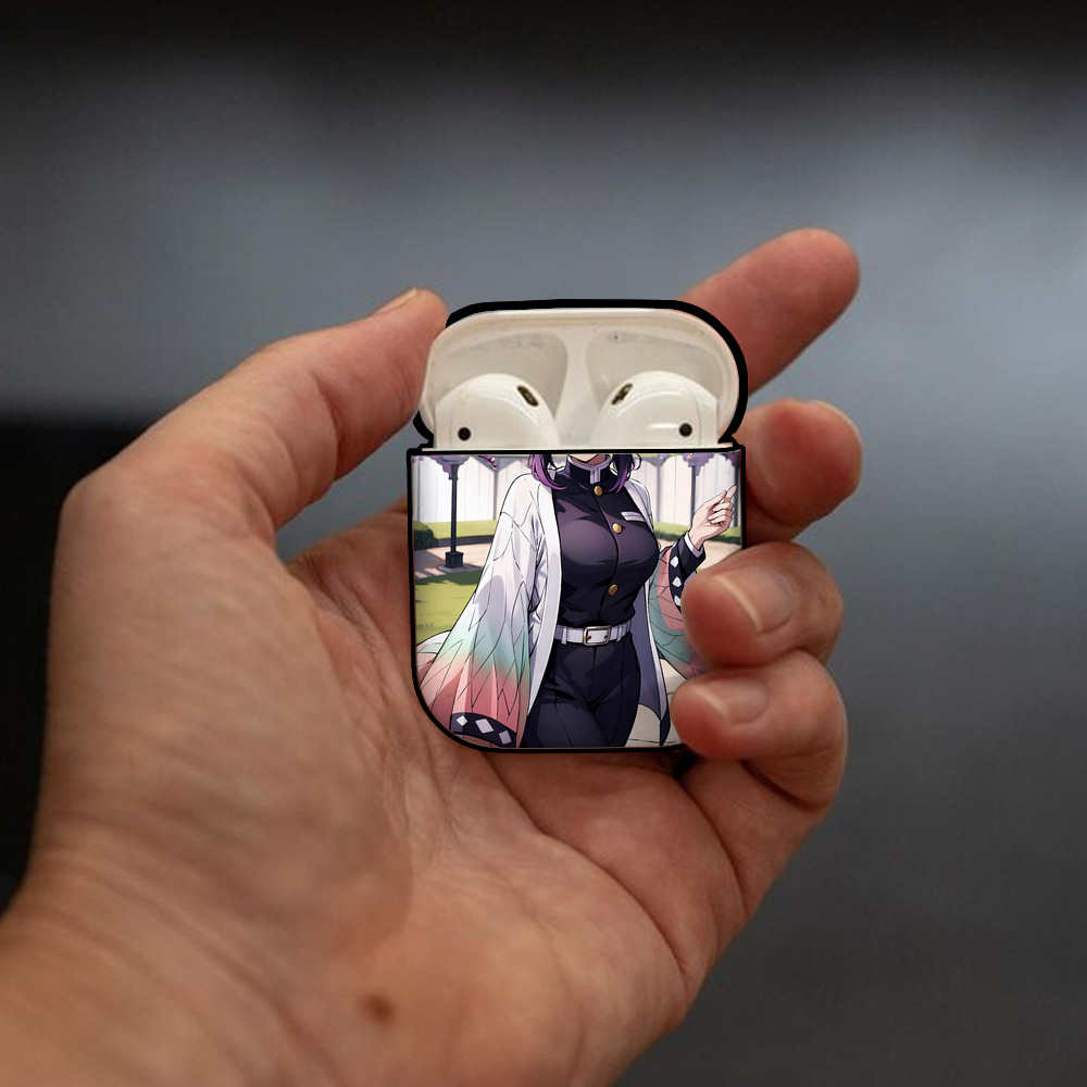 鬼滅の刃（きめつのやいば）蟲柱-胡蝶 しのぶ／こちょう しのぶ Kochou Shinobu AirPods 第2世代保護ケース ハードシェル ブラック 耐衝撃・防指紋・カラビナ付き