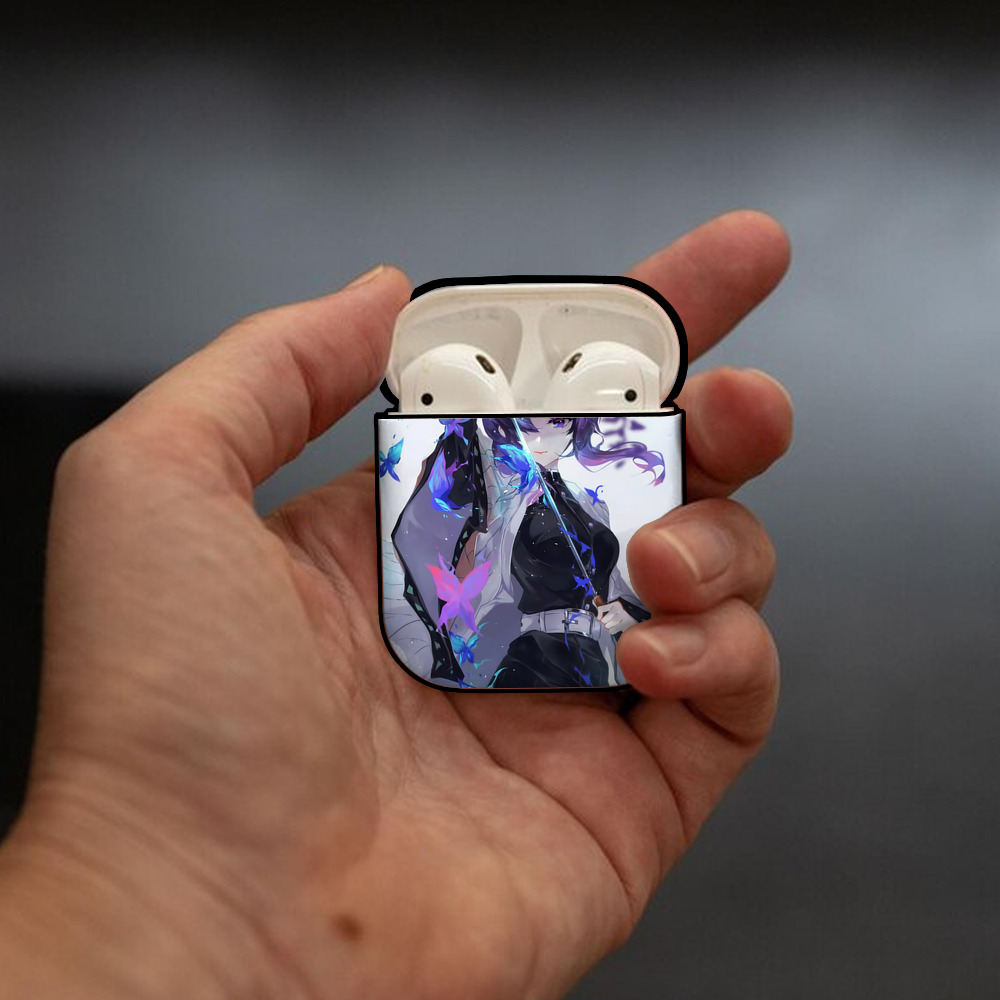 鬼滅の刃（きめつのやいば）蟲柱-胡蝶 しのぶ／こちょう しのぶ Kochou Shinobu AirPods 第2世代保護ケース ハードシェル ブラック 耐衝撃・防指紋・カラビナ付き