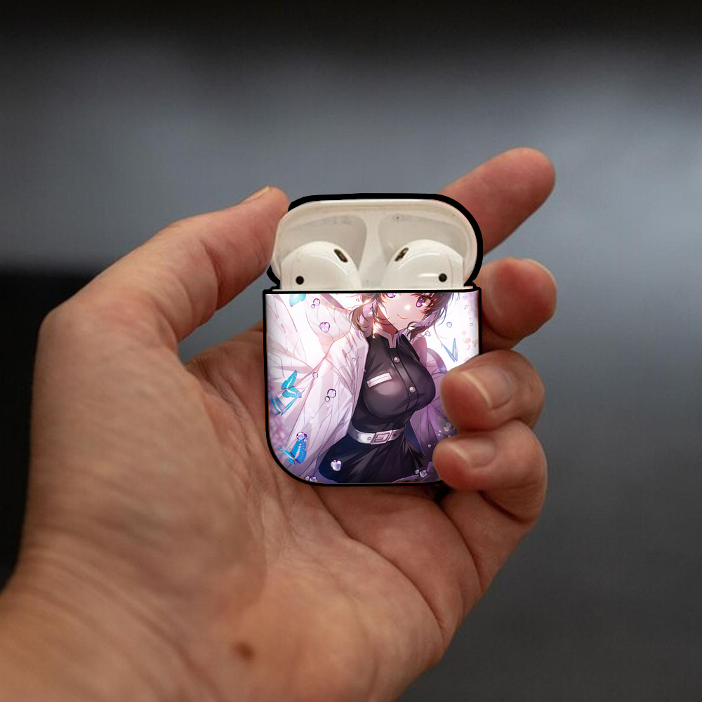 鬼滅の刃（きめつのやいば）蟲柱-胡蝶 しのぶ／こちょう しのぶ Kochou Shinobu AirPods 第2世代保護ケース ハードシェル ブラック 耐衝撃・防指紋・カラビナ付き