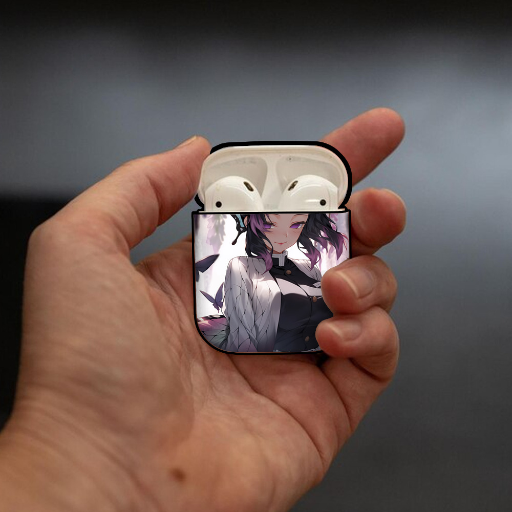 鬼滅の刃（きめつのやいば）蟲柱-胡蝶 しのぶ／こちょう しのぶ Kochou Shinobu AirPods 第2世代保護ケース ハードシェル ブラック 耐衝撃・防指紋・カラビナ付き