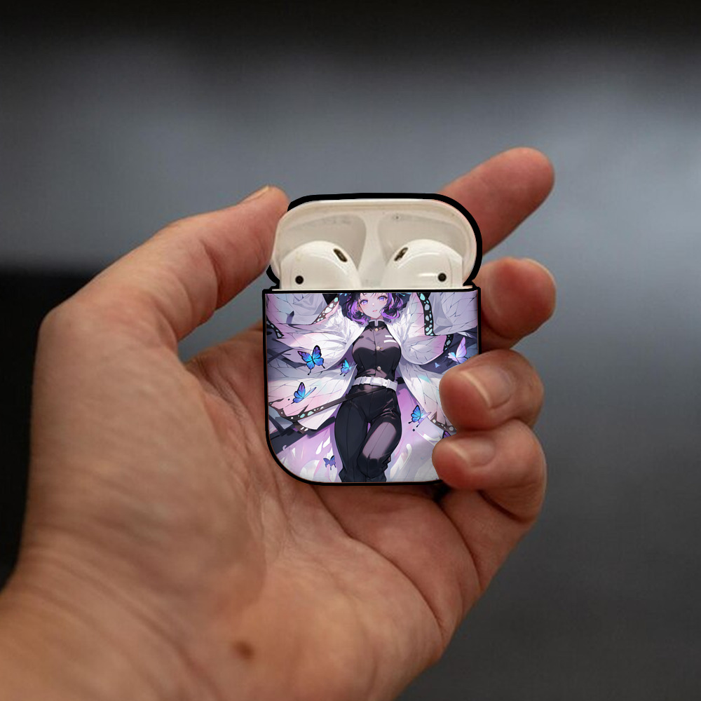 鬼滅の刃（きめつのやいば）蟲柱-胡蝶 しのぶ／こちょう しのぶ Kochou Shinobu AirPods 第2世代保護ケース ハードシェル ブラック 耐衝撃・防指紋・カラビナ付き