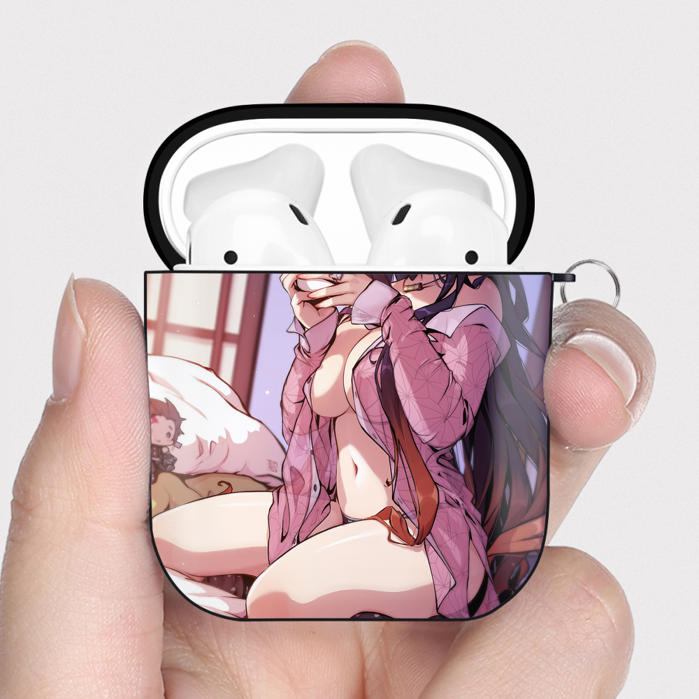 （画像用） 鬼滅の刃（きめつのやいば）竈門 禰󠄀豆子／かまど ねずこ Kamado Nezuko AirPods 第2世代保護ケース ハードシェル ブラック 耐衝撃・防指紋・カラビナ付き