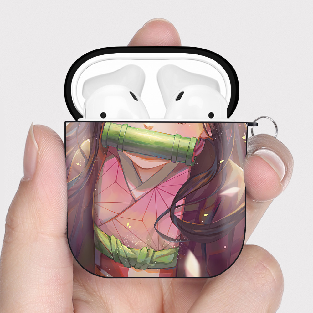 （画像用） 鬼滅の刃（きめつのやいば）竈門 禰󠄀豆子／かまど ねずこ Kamado Nezuko AirPods 第2世代保護ケース ハードシェル ブラック 耐衝撃・防指紋・カラビナ付き