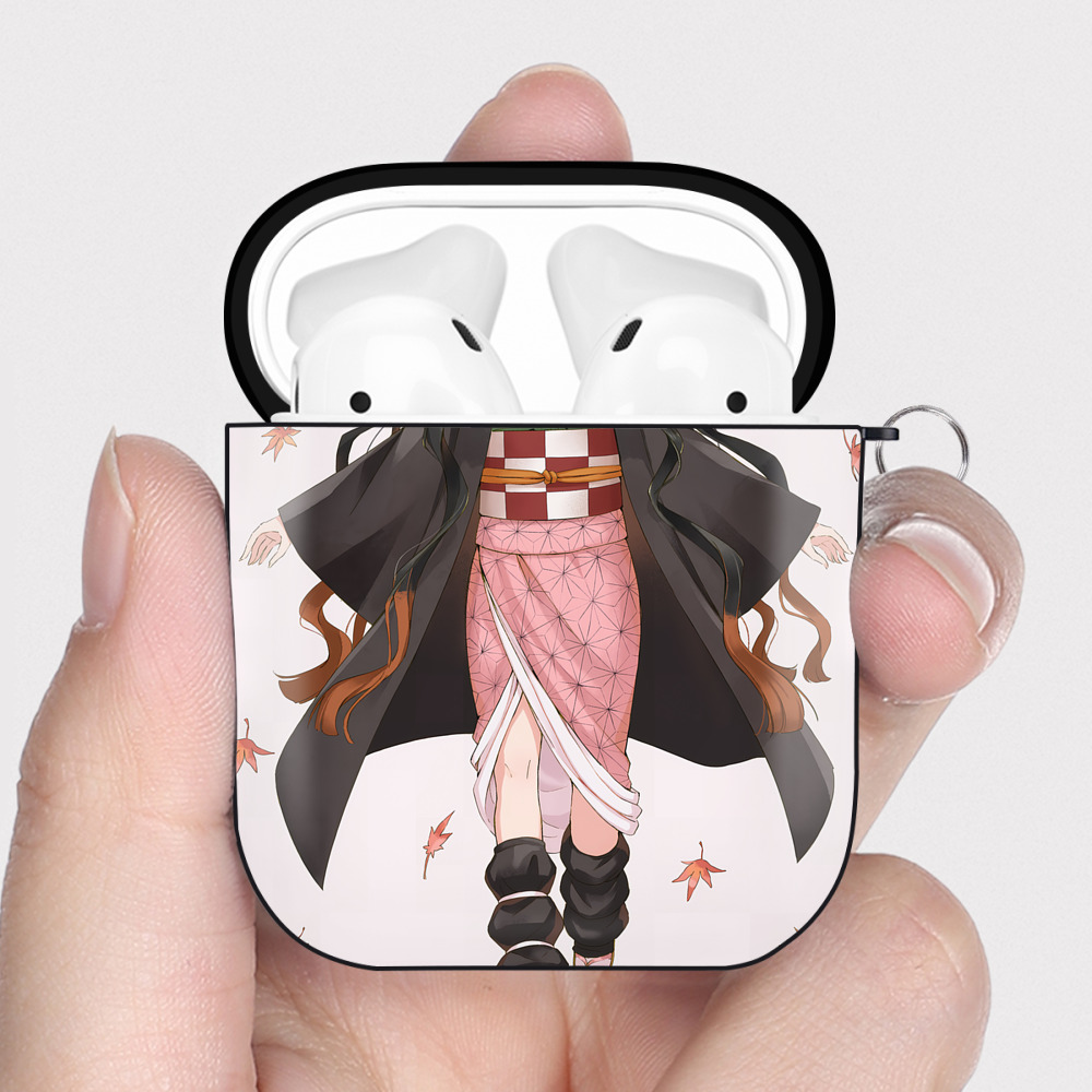 （画像用） 鬼滅の刃（きめつのやいば）竈門 禰󠄀豆子／かまど ねずこ Kamado Nezuko AirPods 第2世代保護ケース ハードシェル ブラック 耐衝撃・防指紋・カラビナ付き