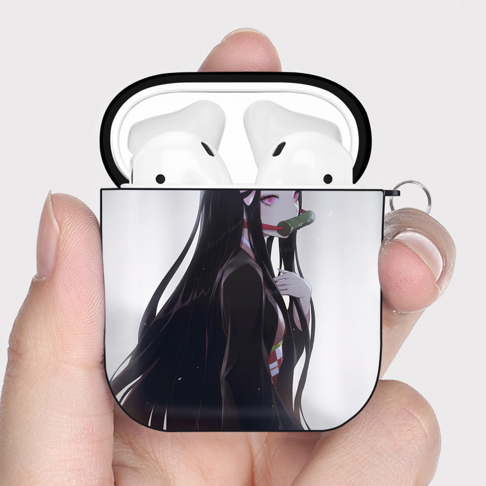 （画像用） 鬼滅の刃（きめつのやいば）竈門 禰󠄀豆子／かまど ねずこ Kamado Nezuko AirPods 第2世代保護ケース ハードシェル ブラック 耐衝撃・防指紋・カラビナ付き