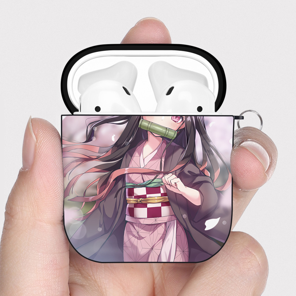 （画像用） 鬼滅の刃（きめつのやいば）竈門 禰󠄀豆子／かまど ねずこ Kamado Nezuko AirPods 第2世代保護ケース ハードシェル ブラック 耐衝撃・防指紋・カラビナ付き