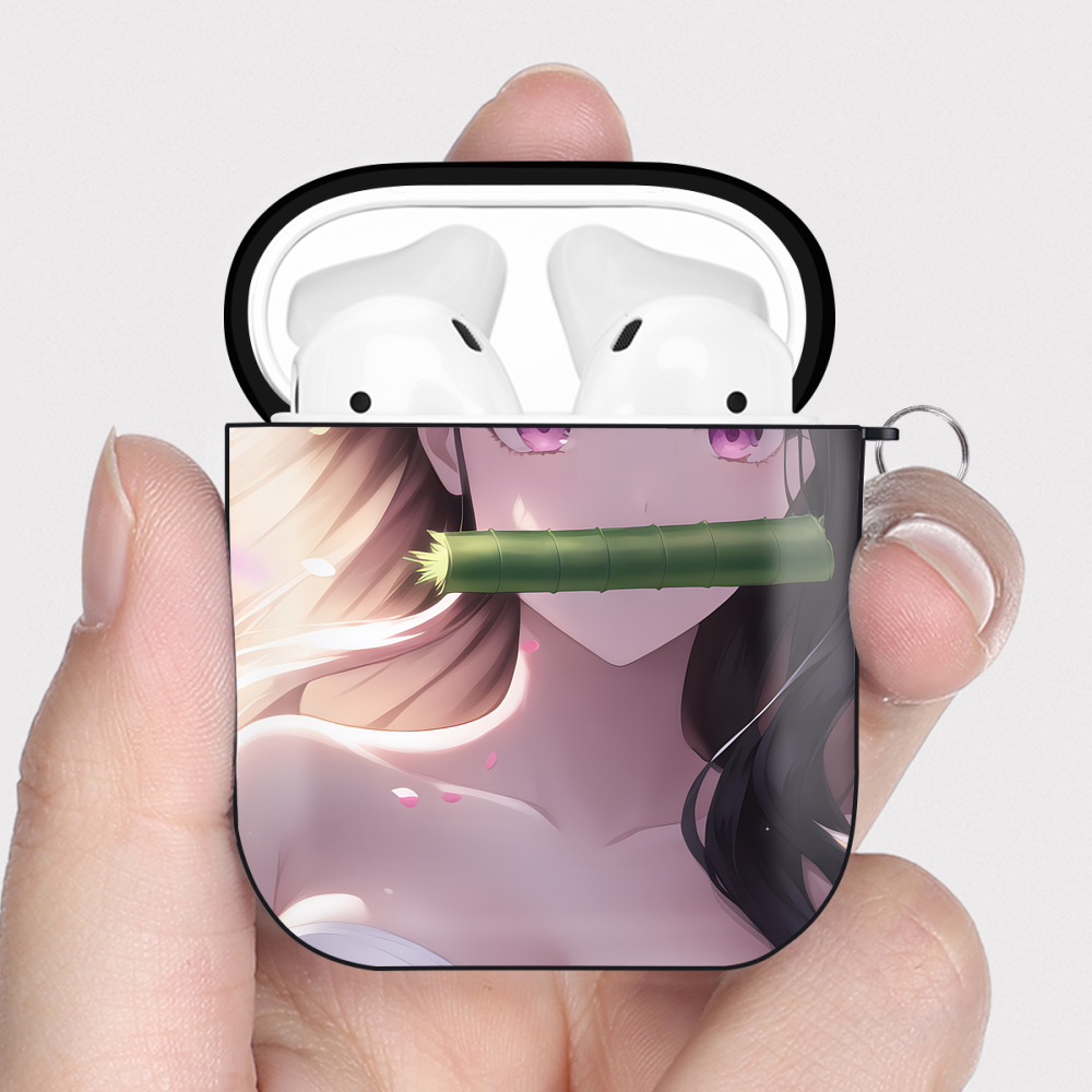 （画像用） 鬼滅の刃（きめつのやいば）竈門 禰󠄀豆子／かまど ねずこ Kamado Nezuko AirPods 第2世代保護ケース ハードシェル ブラック 耐衝撃・防指紋・カラビナ付き