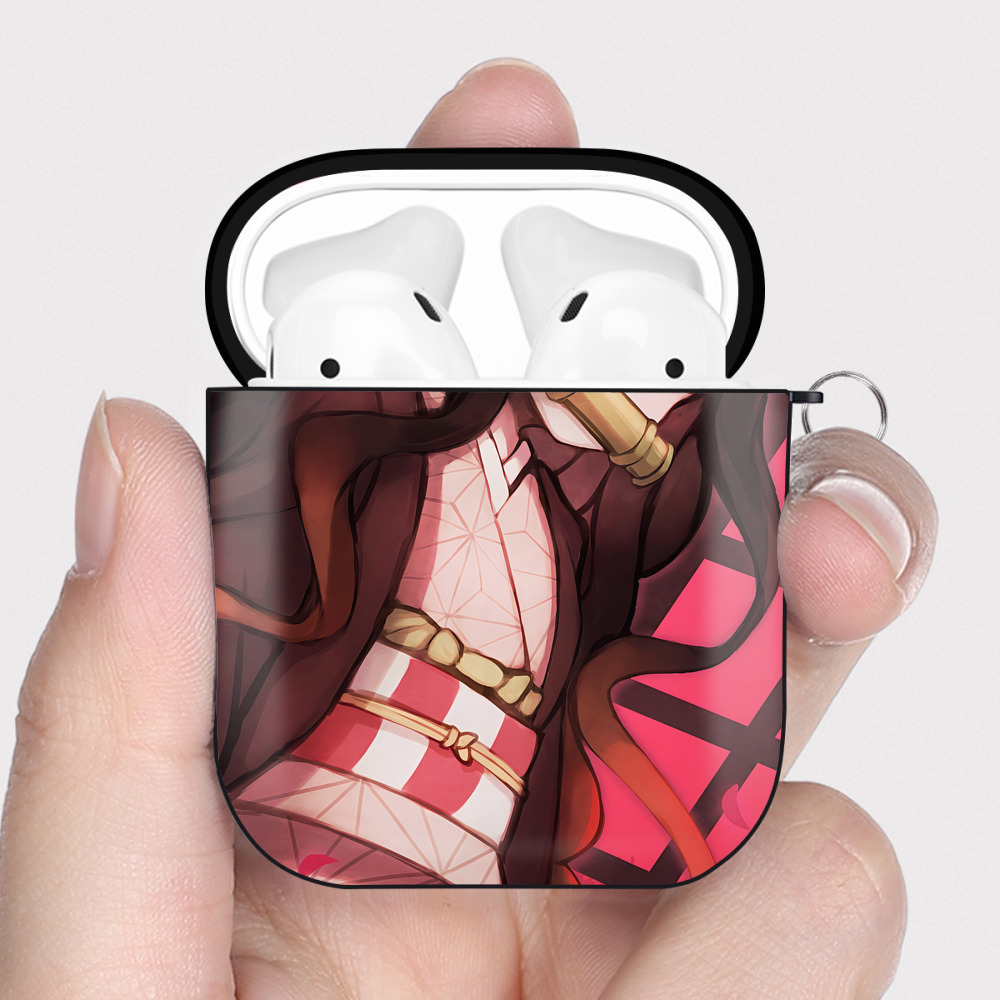 （画像用） 鬼滅の刃（きめつのやいば）竈門 禰󠄀豆子／かまど ねずこ Kamado Nezuko AirPods 第2世代保護ケース ハードシェル ブラック 耐衝撃・防指紋・カラビナ付き