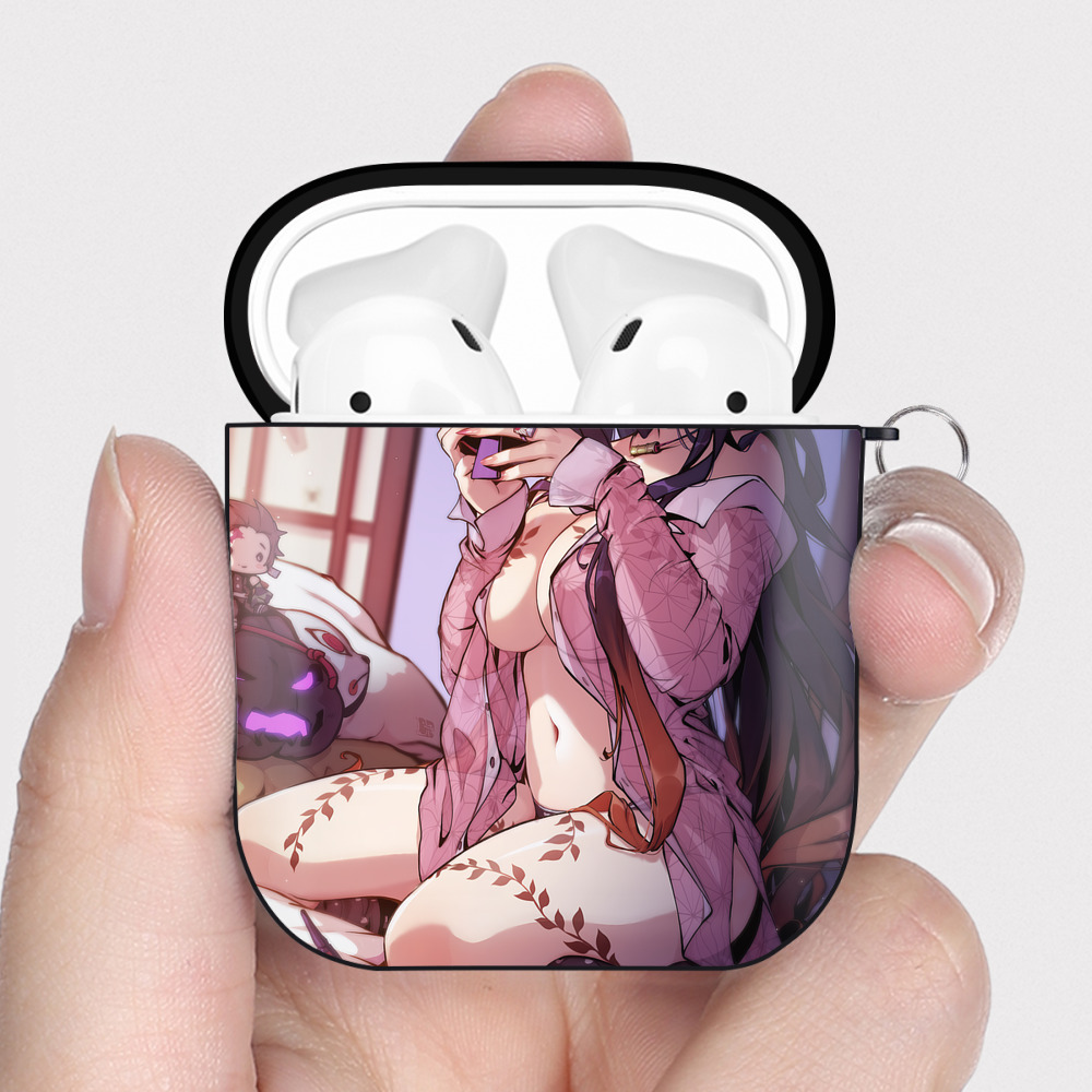 （画像用） 鬼滅の刃（きめつのやいば）竈門 禰󠄀豆子／かまど ねずこ Kamado Nezuko AirPods 第2世代保護ケース ハードシェル ブラック 耐衝撃・防指紋・カラビナ付き