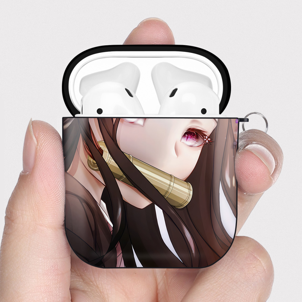 （画像用） 鬼滅の刃（きめつのやいば）竈門 禰󠄀豆子／かまど ねずこ Kamado Nezuko AirPods 第2世代保護ケース ハードシェル ブラック 耐衝撃・防指紋・カラビナ付き