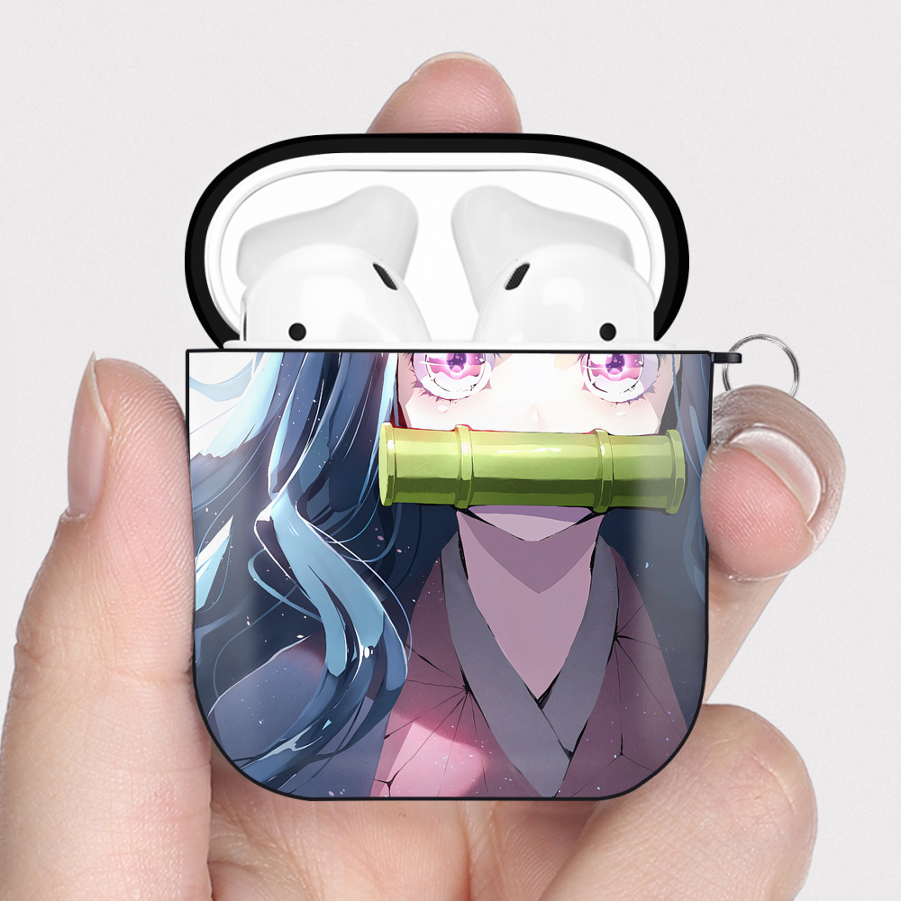 （画像用） 鬼滅の刃（きめつのやいば）竈門 禰󠄀豆子／かまど ねずこ Kamado Nezuko AirPods 第2世代保護ケース ハードシェル ブラック 耐衝撃・防指紋・カラビナ付き