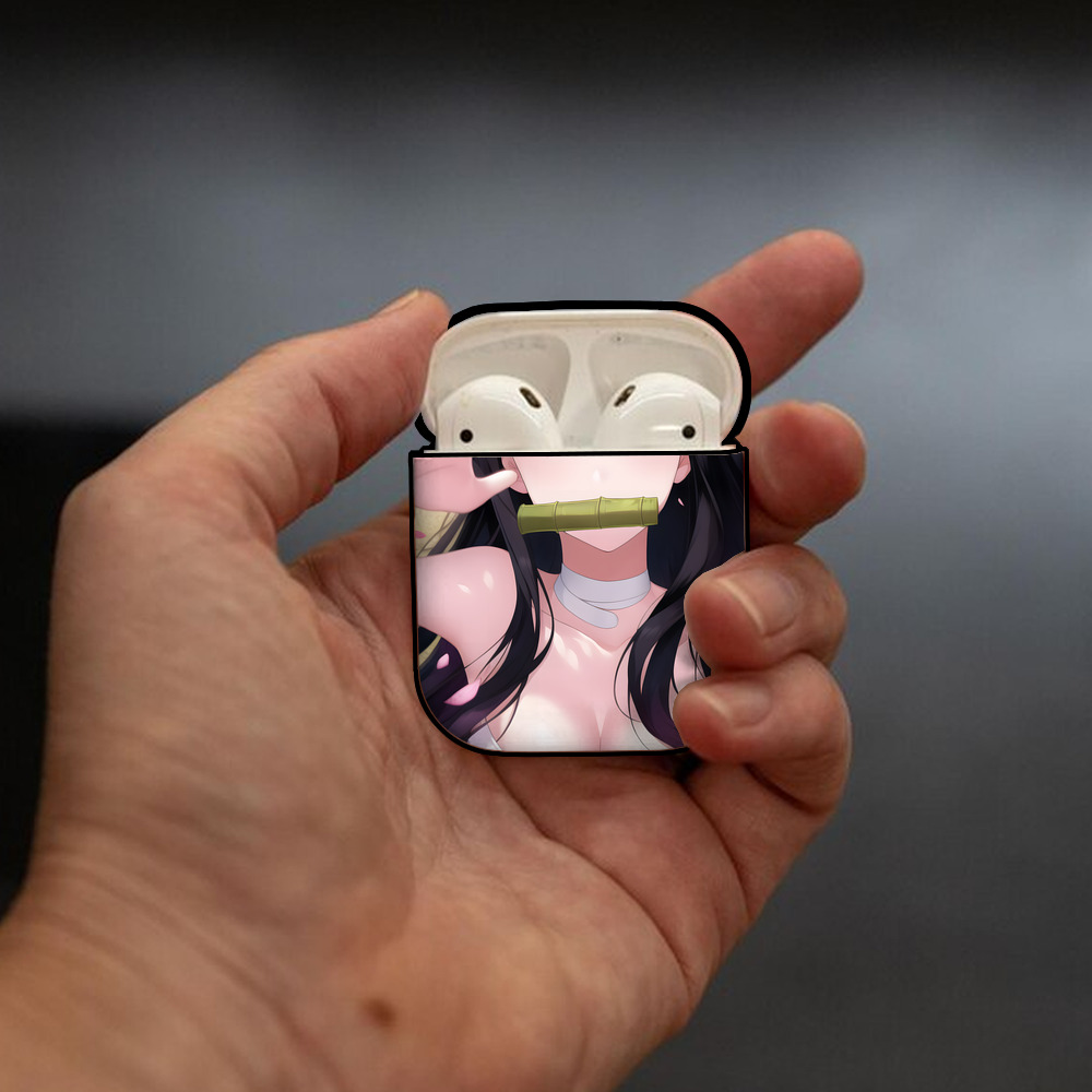 鬼滅の刃（きめつのやいば）竈門 禰󠄀豆子／かまど ねずこ Kamado Nezuko AirPods 第2世代保護ケース ハードシェル ブラック 耐衝撃・防指紋・カラビナ付き