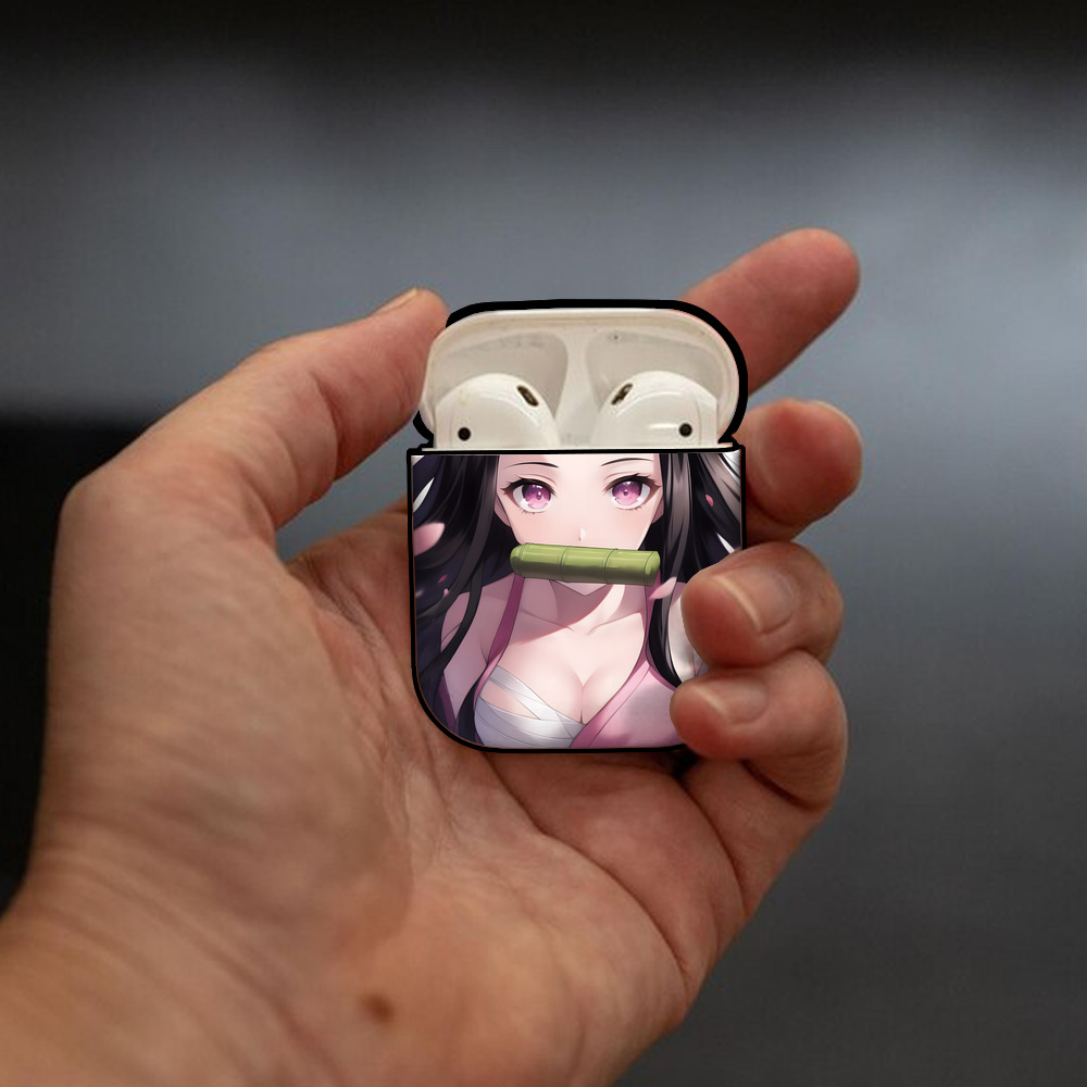 鬼滅の刃（きめつのやいば）竈門 禰󠄀豆子／かまど ねずこ Kamado Nezuko AirPods 第2世代保護ケース ハードシェル ブラック 耐衝撃・防指紋・カラビナ付き