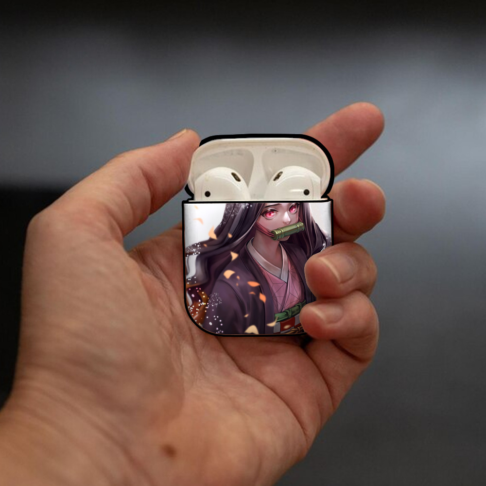 鬼滅の刃（きめつのやいば）竈門 禰󠄀豆子／かまど ねずこ Kamado Nezuko AirPods 第2世代保護ケース ハードシェル ブラック 耐衝撃・防指紋・カラビナ付き