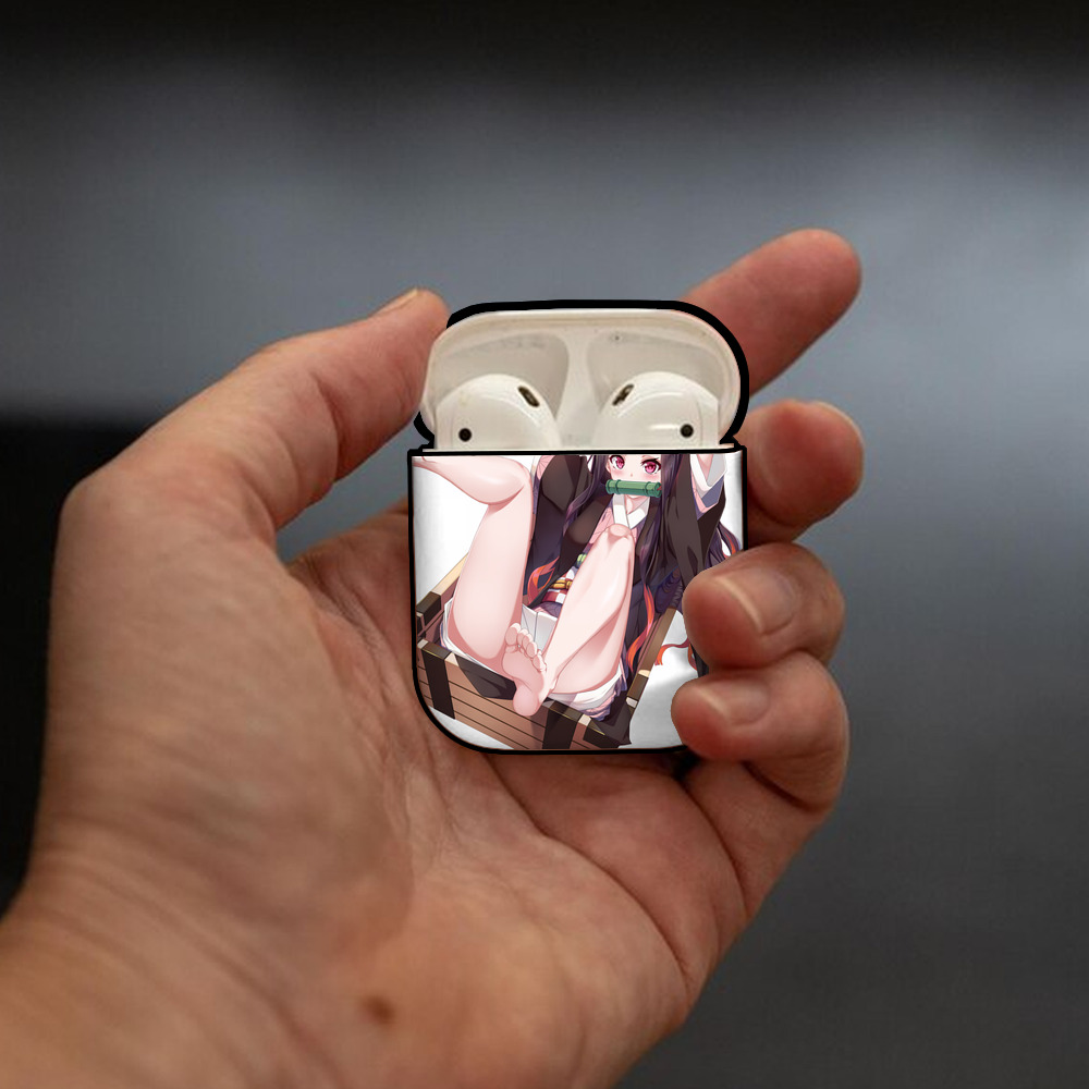 鬼滅の刃（きめつのやいば）竈門 禰󠄀豆子／かまど ねずこ Kamado Nezuko AirPods 第2世代保護ケース ハードシェル ブラック 耐衝撃・防指紋・カラビナ付き