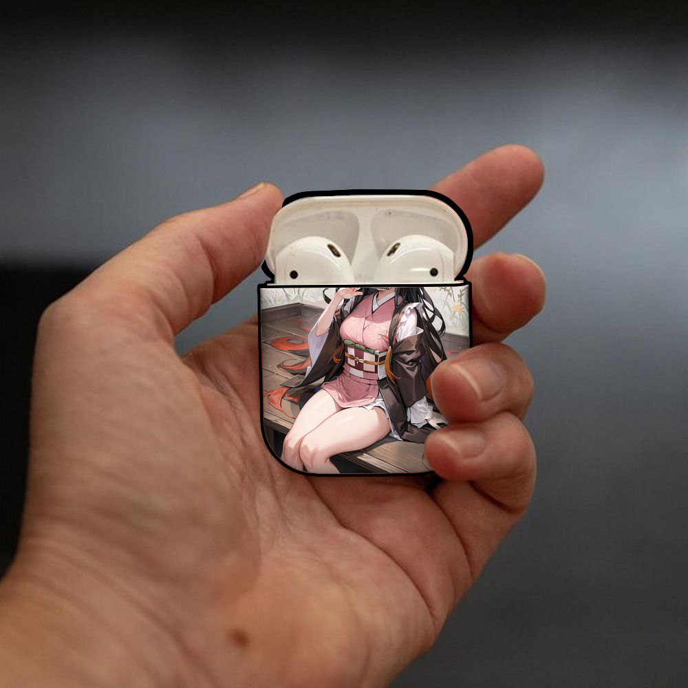 鬼滅の刃（きめつのやいば）竈門 禰󠄀豆子／かまど ねずこ Kamado Nezuko AirPods 第2世代保護ケース ハードシェル ブラック 耐衝撃・防指紋・カラビナ付き