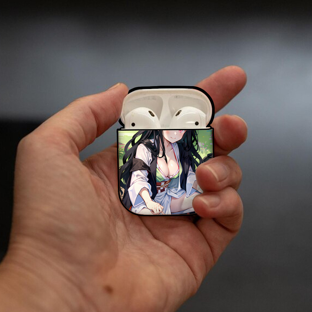 鬼滅の刃（きめつのやいば）竈門 禰󠄀豆子／かまど ねずこ Kamado Nezuko AirPods 第2世代保護ケース ハードシェル ブラック 耐衝撃・防指紋・カラビナ付き