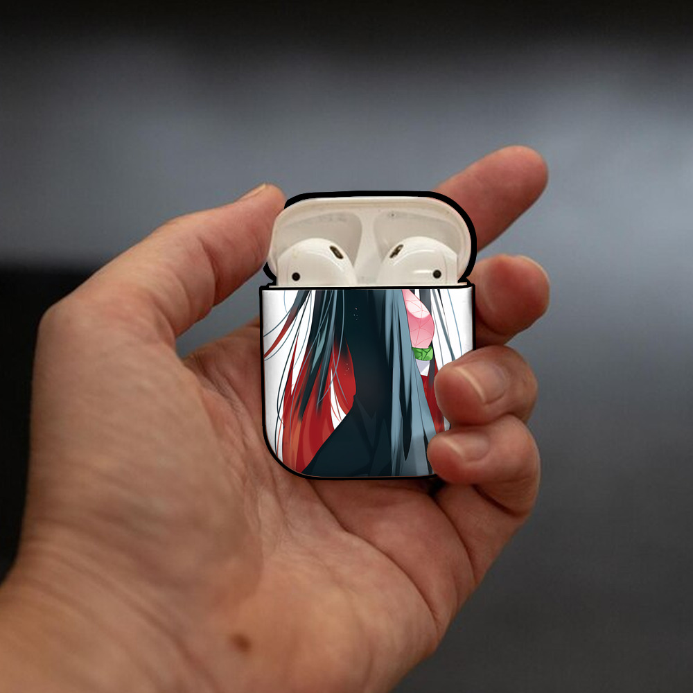 鬼滅の刃（きめつのやいば）竈門 禰󠄀豆子／かまど ねずこ Kamado Nezuko AirPods 第2世代保護ケース ハードシェル ブラック 耐衝撃・防指紋・カラビナ付き