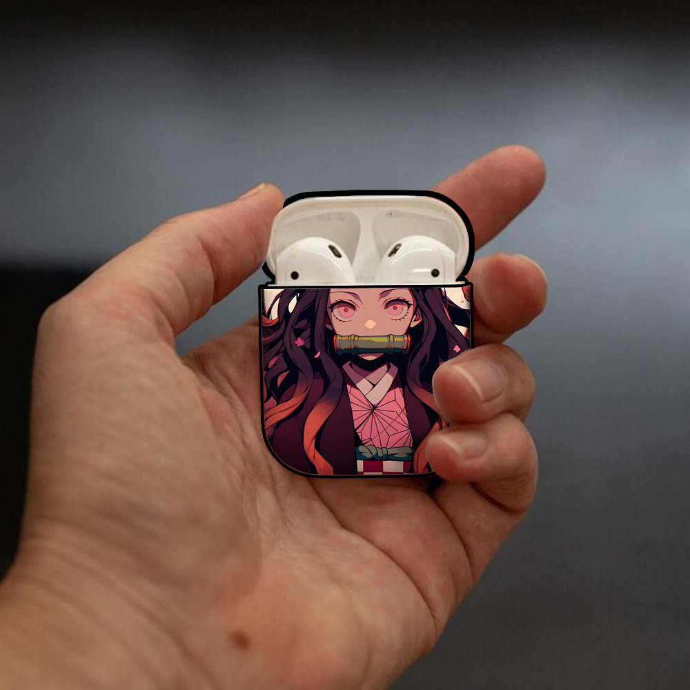 鬼滅の刃（きめつのやいば）竈門 禰󠄀豆子／かまど ねずこ Kamado Nezuko AirPods 第2世代保護ケース ハードシェル ブラック 耐衝撃・防指紋・カラビナ付き