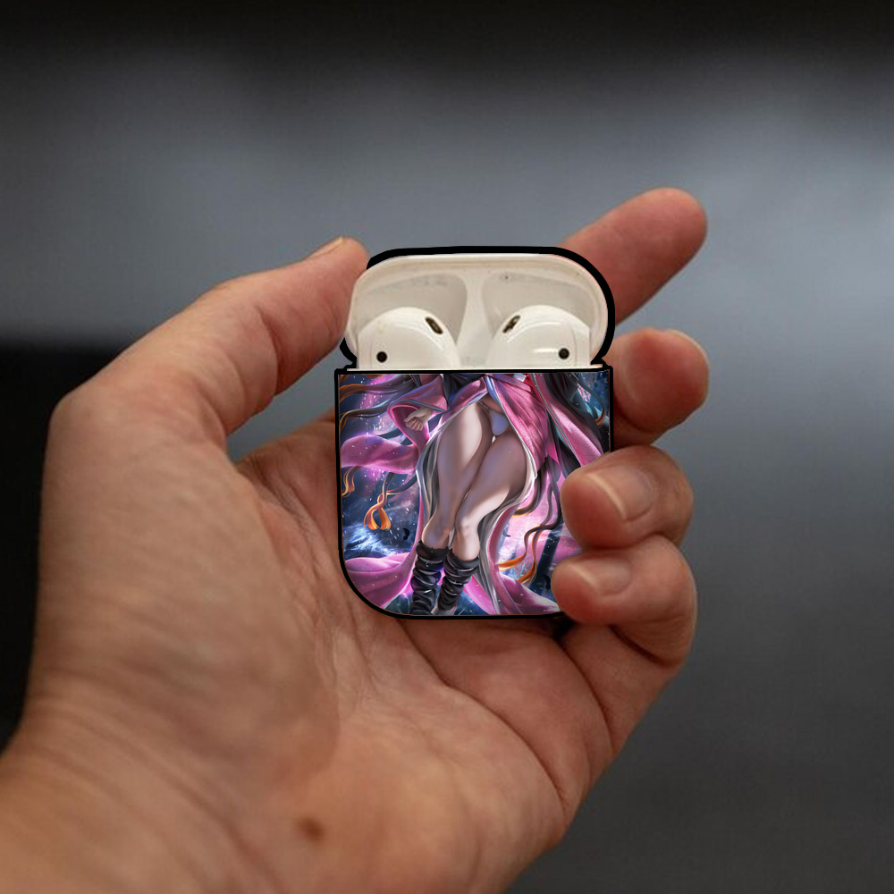 鬼滅の刃（きめつのやいば）竈門 禰󠄀豆子／かまど ねずこ Kamado Nezuko AirPods 第2世代保護ケース ハードシェル ブラック 耐衝撃・防指紋・カラビナ付き