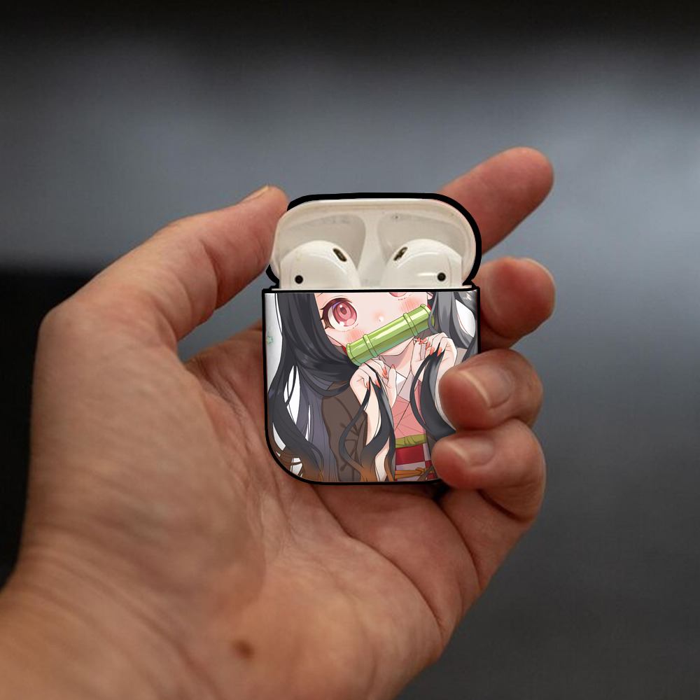 鬼滅の刃（きめつのやいば）竈門 禰󠄀豆子／かまど ねずこ Kamado Nezuko AirPods 第2世代保護ケース ハードシェル ブラック 耐衝撃・防指紋・カラビナ付き