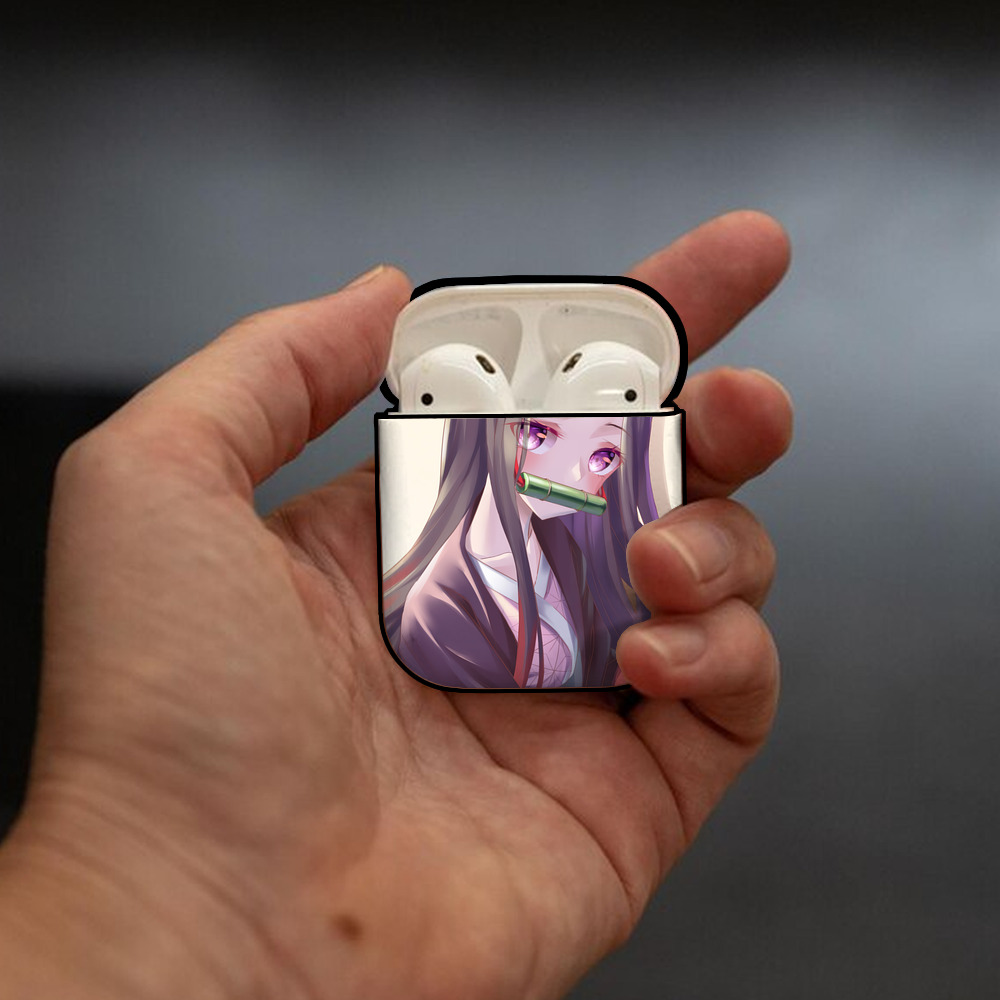 鬼滅の刃（きめつのやいば）竈門 禰󠄀豆子／かまど ねずこ Kamado Nezuko AirPods 第2世代保護ケース ハードシェル ブラック 耐衝撃・防指紋・カラビナ付き