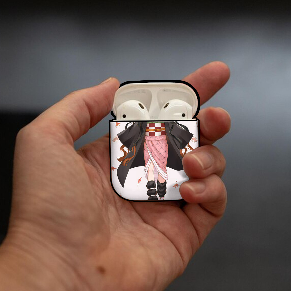 鬼滅の刃（きめつのやいば）竈門 禰󠄀豆子／かまど ねずこ Kamado Nezuko AirPods 第2世代保護ケース ハードシェル ブラック 耐衝撃・防指紋・カラビナ付き