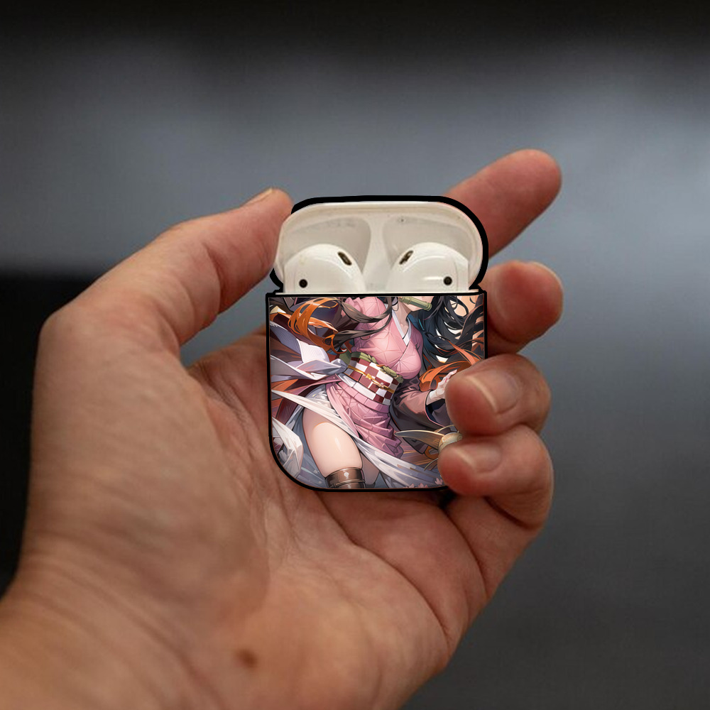鬼滅の刃（きめつのやいば）竈門 禰󠄀豆子／かまど ねずこ Kamado Nezuko AirPods 第2世代保護ケース ハードシェル ブラック 耐衝撃・防指紋・カラビナ付き