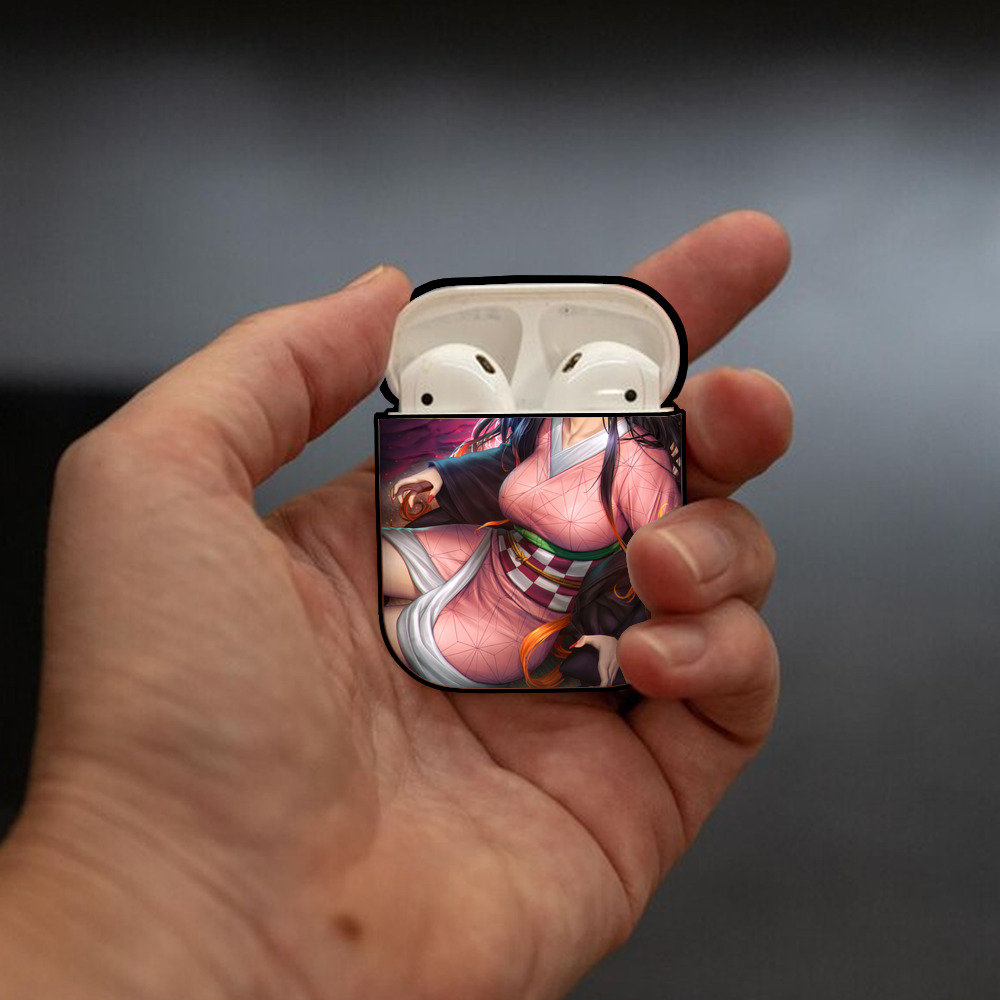 鬼滅の刃（きめつのやいば）竈門 禰󠄀豆子／かまど ねずこ Kamado Nezuko AirPods 第2世代保護ケース ハードシェル ブラック 耐衝撃・防指紋・カラビナ付き
