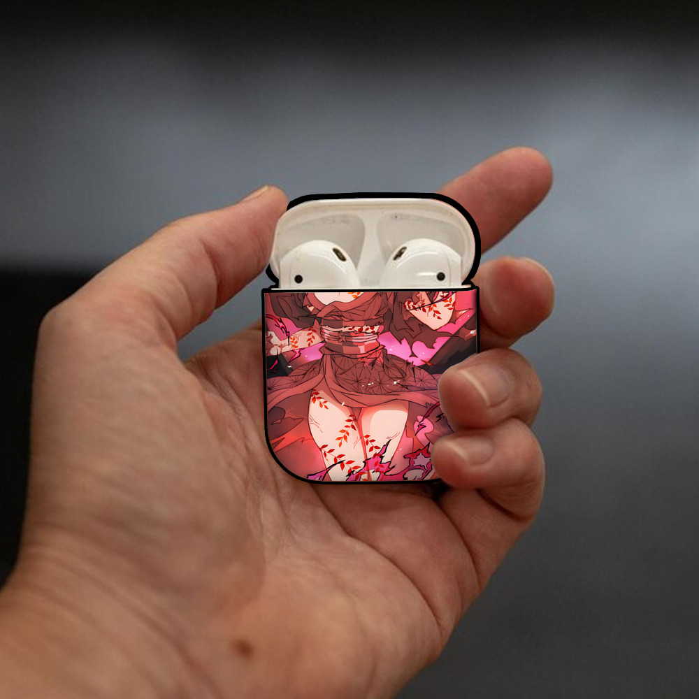 鬼滅の刃（きめつのやいば）竈門 禰󠄀豆子／かまど ねずこ Kamado Nezuko AirPods 第2世代保護ケース ハードシェル ブラック 耐衝撃・防指紋・カラビナ付き
