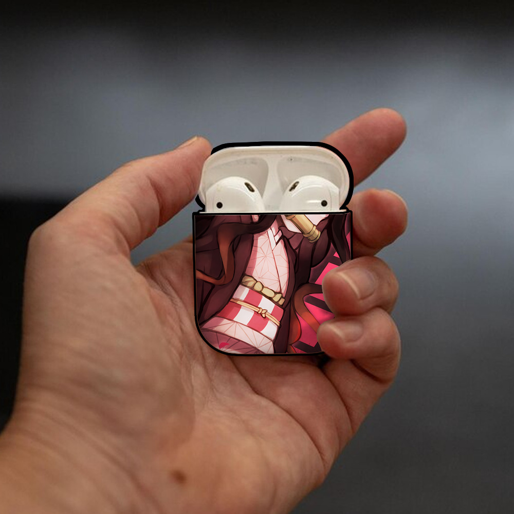 鬼滅の刃（きめつのやいば）竈門 禰󠄀豆子／かまど ねずこ Kamado Nezuko AirPods 第2世代保護ケース ハードシェル ブラック 耐衝撃・防指紋・カラビナ付き