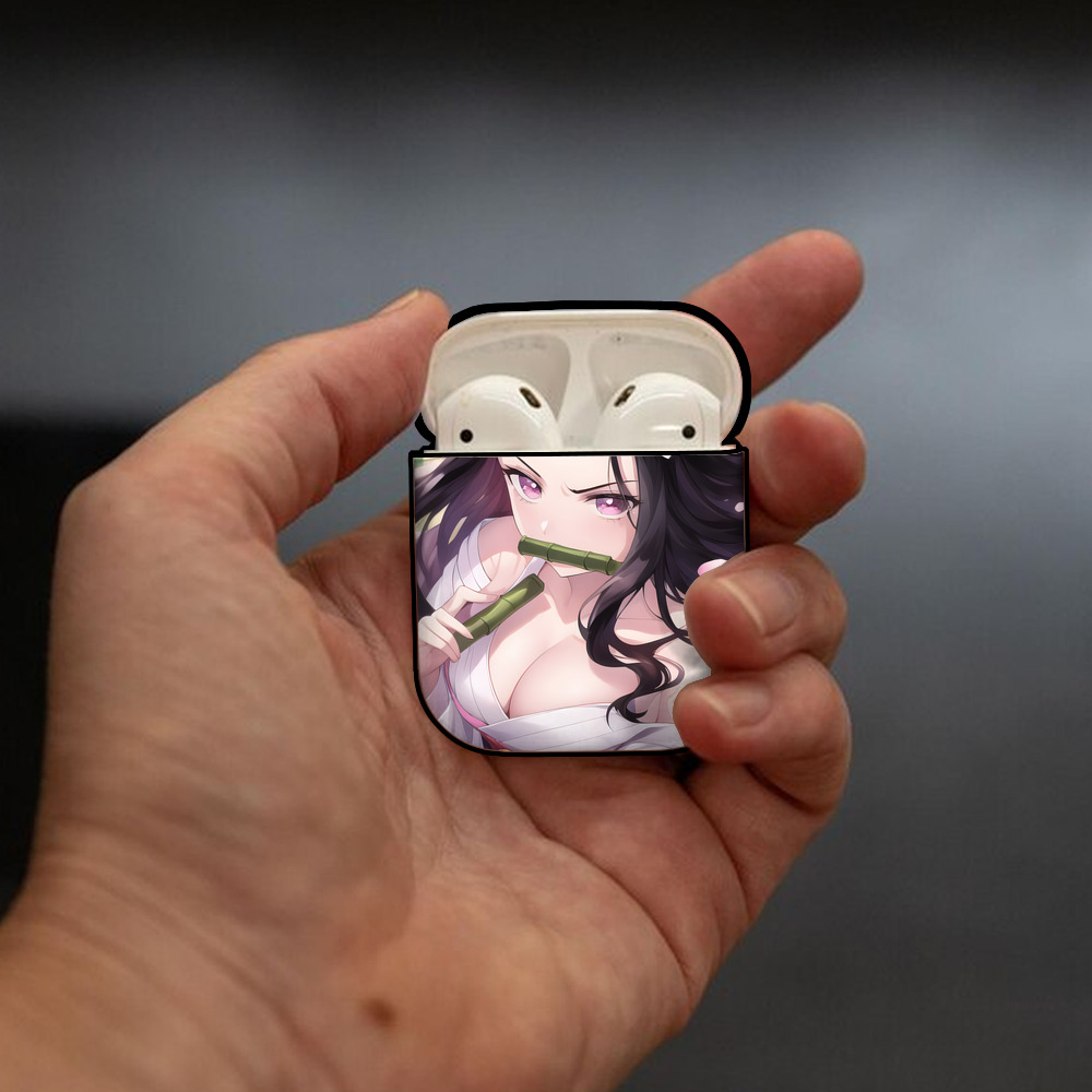 鬼滅の刃（きめつのやいば）竈門 禰󠄀豆子／かまど ねずこ Kamado Nezuko AirPods 第2世代保護ケース ハードシェル ブラック 耐衝撃・防指紋・カラビナ付き