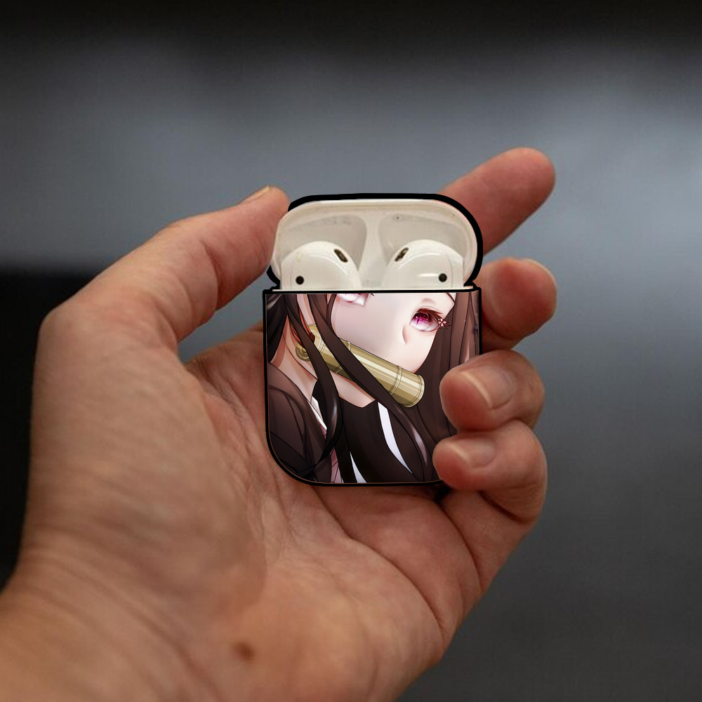 鬼滅の刃（きめつのやいば）竈門 禰󠄀豆子／かまど ねずこ Kamado Nezuko AirPods 第2世代保護ケース ハードシェル ブラック 耐衝撃・防指紋・カラビナ付き