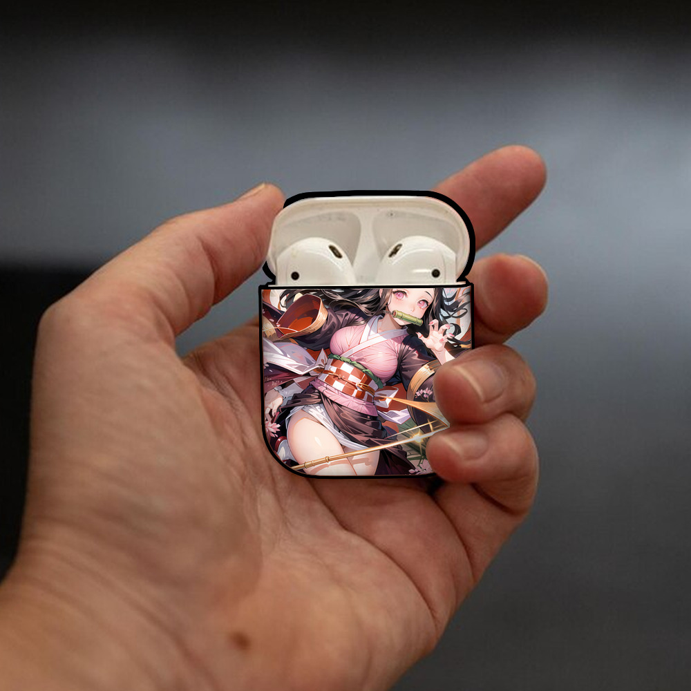 鬼滅の刃（きめつのやいば）竈門 禰󠄀豆子／かまど ねずこ Kamado Nezuko AirPods 第2世代保護ケース ハードシェル ブラック 耐衝撃・防指紋・カラビナ付き