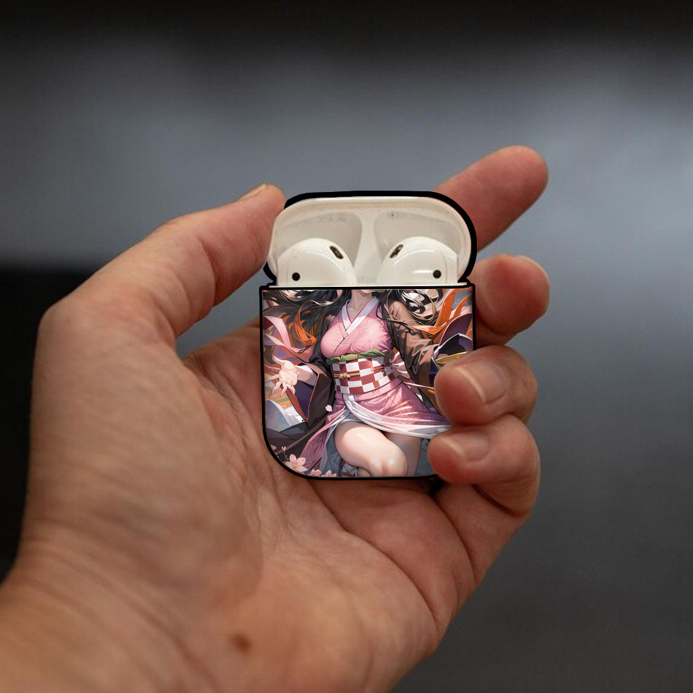 鬼滅の刃（きめつのやいば）竈門 禰󠄀豆子／かまど ねずこ Kamado Nezuko AirPods 第2世代保護ケース ハードシェル ブラック 耐衝撃・防指紋・カラビナ付き