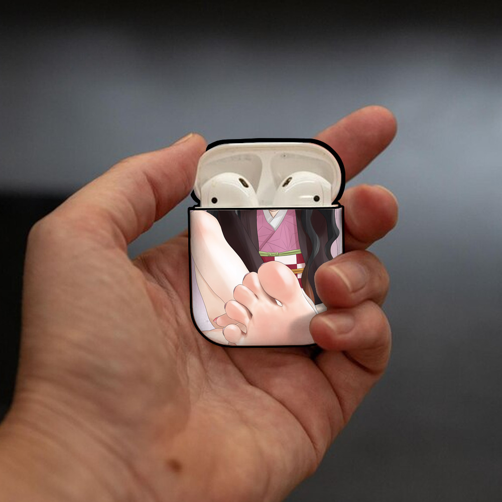 鬼滅の刃（きめつのやいば）竈門 禰󠄀豆子／かまど ねずこ Kamado Nezuko AirPods 第2世代保護ケース ハードシェル ブラック 耐衝撃・防指紋・カラビナ付き