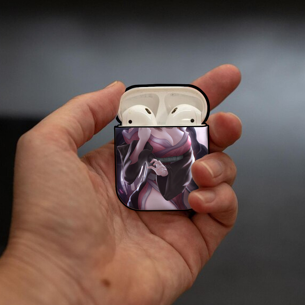 鬼滅の刃（きめつのやいば）竈門 禰󠄀豆子／かまど ねずこ Kamado Nezuko AirPods 第2世代保護ケース ハードシェル ブラック 耐衝撃・防指紋・カラビナ付き