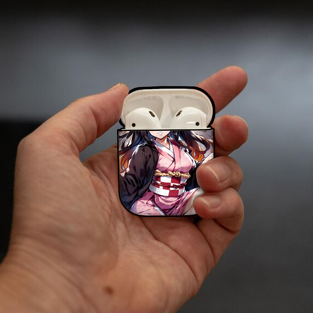鬼滅の刃（きめつのやいば）竈門 禰󠄀豆子／かまど ねずこ Kamado Nezuko AirPods 第2世代保護ケース ハードシェル ブラック 耐衝撃・防指紋・カラビナ付き