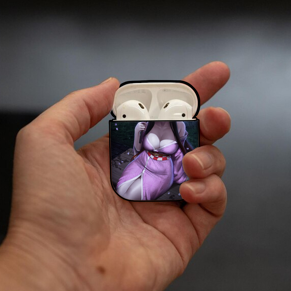 鬼滅の刃（きめつのやいば）竈門 禰󠄀豆子／かまど ねずこ Kamado Nezuko AirPods 第2世代保護ケース ハードシェル ブラック 耐衝撃・防指紋・カラビナ付き